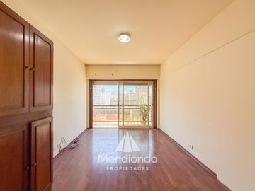 ALQ 24M - HERMOSO Depto 2 amb. Al frente con balcón y lavadero. Microcentro.