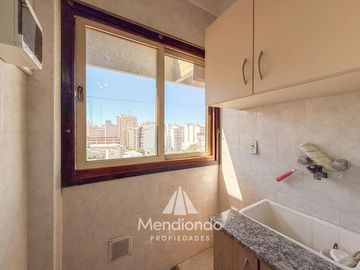 ALQ 24M - HERMOSO Depto 2 amb. Al frente con balcón y lavadero. Microcentro.