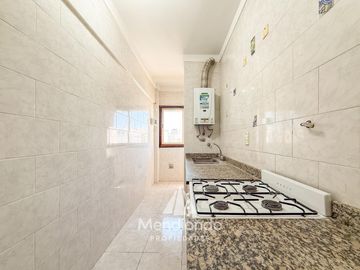 ALQ 24M - HERMOSO Depto 2 amb. Al frente con balcón y lavadero. Microcentro.