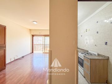 ALQ 24M - HERMOSO Depto 2 amb. Al frente con balcón y lavadero. Microcentro.