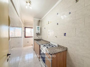 ALQ 24M - HERMOSO Depto 2 amb. Al frente con balcón y lavadero. Microcentro.