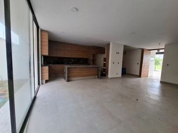 ESPECTACULAR CASA EN VENTA EN SOLARES Y TU FAMILIA FELIZ.