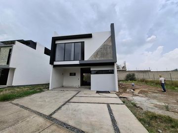 ESPECTACULAR CASA EN VENTA EN SOLARES Y TU FAMILIA FELIZ.