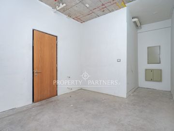 Moderno townhouse nuevo en condominio en Hernando de Magallanes