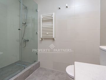 Moderno townhouse nuevo en condominio en Hernando de Magallanes