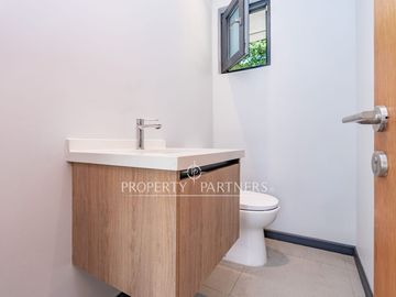 Moderno townhouse nuevo en condominio en Hernando de Magallanes