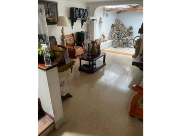 SE VENDE CASA EN LOMA DE LOS BERNAL UNIDAD COMPLETA