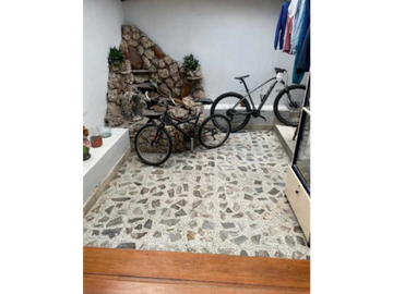 SE VENDE CASA EN LOMA DE LOS BERNAL UNIDAD COMPLETA