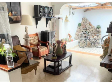 SE VENDE CASA EN LOMA DE LOS BERNAL UNIDAD COMPLETA