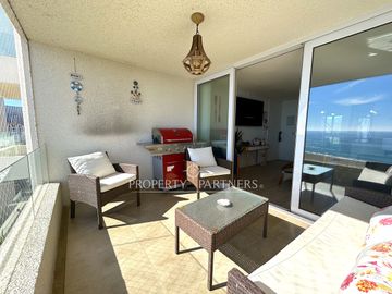 ¡Oferta extraordinaria! Impresionante departamento en primera línea con vistas panorámicas al mar