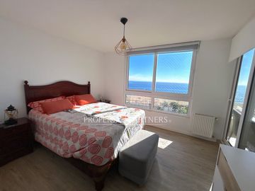 ¡Oferta extraordinaria! Impresionante departamento en primera línea con vistas panorámicas al mar