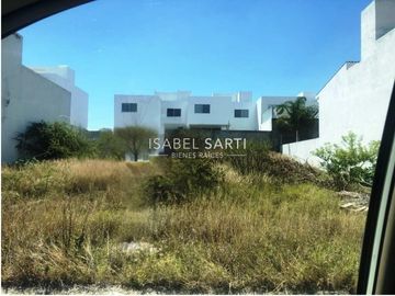 TERRENO EN VENTA EN CUMBRES DEL LAGO