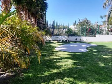 CASA EN VENTA EN JURIQUILLA D509