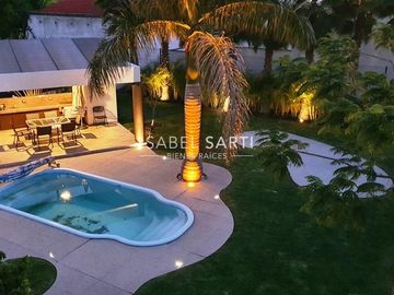 CASA EN VENTA EN JURIQUILLA D509