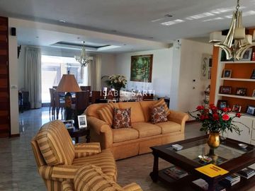 CASA EN VENTA EN JURIQUILLA D509