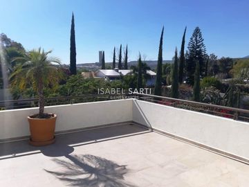 CASA EN VENTA EN JURIQUILLA D509