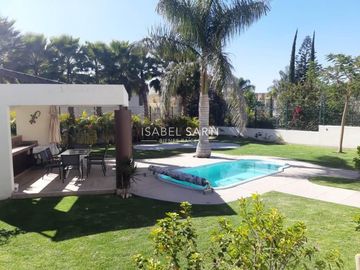 CASA EN VENTA EN JURIQUILLA D509