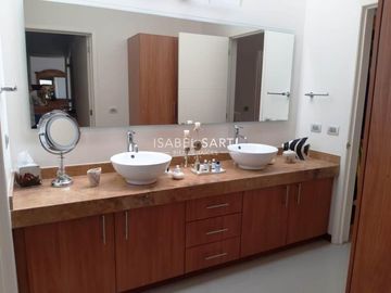 CASA EN VENTA EN JURIQUILLA D509
