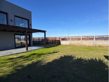 Venta Casa 3 ambientes a estrenar en Parque Lago, Mar del Cobo