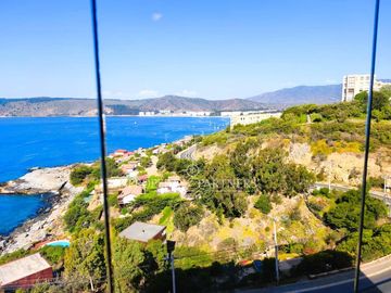 Departamento con vista panorámica al mar, terraza cerrada y 2 estacionamientos – Papudo