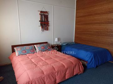 Casa en venta a pasos del Cerro de Cruz, incluye 3 departamentos para arriendo, Punta Arenas.