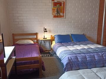 Casa en venta a pasos del Cerro de Cruz, incluye 3 departamentos para arriendo, Punta Arenas.