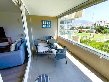 Ubicación y comodidad: Departamento amoblado a 30 m de la playa | Condominio moderno en Papudo