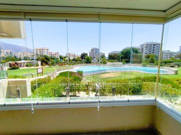 Ubicación y comodidad: Departamento amoblado a 30 m de la playa | Condominio moderno en Papudo