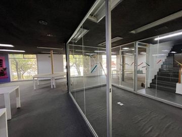 Renta Oficina Edificio privado - 476 m repartido en 2 nivel Lago Rodolfo Granada