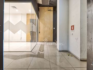 Espectacular local en Providencia (0,33 UF/m2)