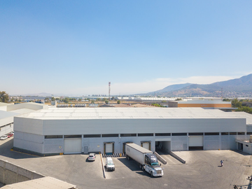 Bodega en Tultitlan 2,781 m2 con acceso a trailer 9 metros de altura