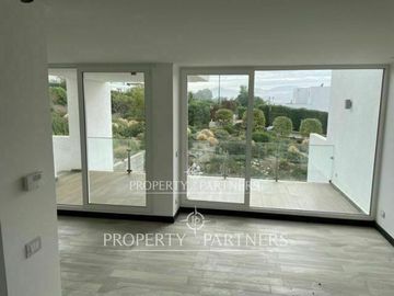 Moderno departamento de 3 pisos en Marbella
