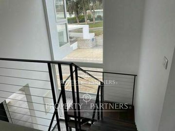 Moderno departamento de 3 pisos en Marbella