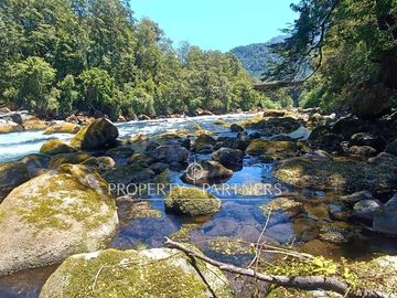 Exclusivo terreno con mas de 170 mt de orilla de río Fuy