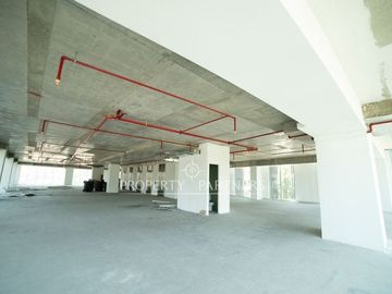 Espectacular oficina en Las Condes (0,47 UF/m2)