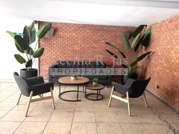 Se vende cómodo departamento en Avda Las Condes 12725 con oficina en 1er piso