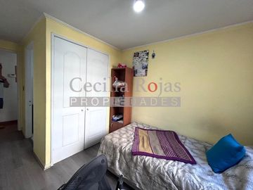 Se vende cómodo departamento en Avda Las Condes 12725 con oficina en 1er piso