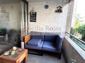 Se vende cómodo departamento en Avda Las Condes 12725 con oficina en 1er piso