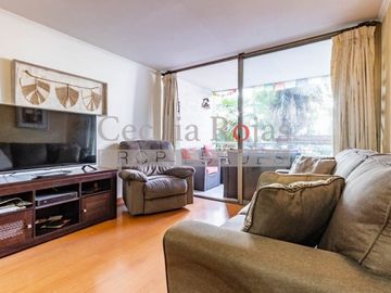 Se vende cómodo departamento en Avda Las Condes 12725 con oficina en 1er piso