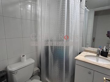 Se vende cómodo departamento en Avda Las Condes 12725 con oficina en 1er piso