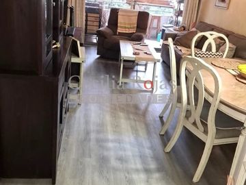 Se vende cómodo departamento en Avda Las Condes 12725 con oficina en 1er piso