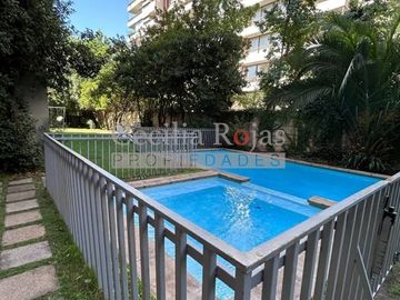 Se vende cómodo departamento en Avda Las Condes 12725 con oficina en 1er piso