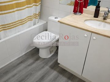 Se vende cómodo departamento en Avda Las Condes 12725 con oficina en 1er piso