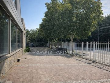 Local Comercial de Gran Presencia en Avenida Las Condes