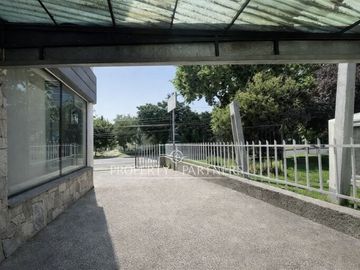 Local Comercial de Gran Presencia en Avenida Las Condes