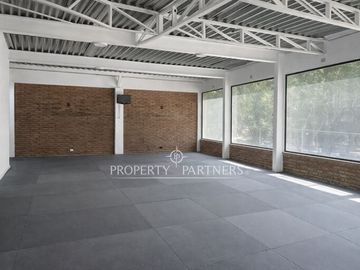 Local Comercial de Gran Presencia en Avenida Las Condes