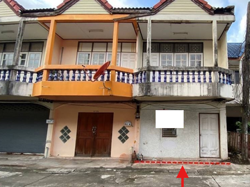 2-story commercial building, good location, near Rat Bamrung Road, Soi 11, convenient travel, near important places.