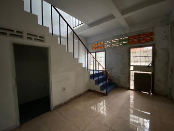 2-story commercial building, good location, near Rat Bamrung Road, Soi 11, convenient travel, near important places.