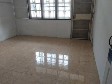 2-story commercial building, good location, near Rat Bamrung Road, Soi 11, convenient travel, near important places.