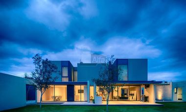 Lujosa y moderna casa en venta en Juriquilla San Francisco